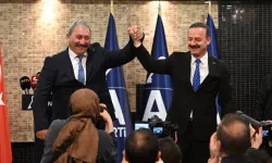 Ağıralioğlu istifa eden Akalın'a rozet taktı