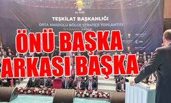 AKP’liler boş salonu gizlemek için perde çekti