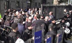 Polis, Meslek Fabrikası önünde toplananlara biber gazlı müdahalede bulundu