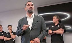 Arda Turan sahadaydı, sirenler çaldı: Maç yarıda kaldı, sığınaklara indiler