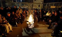 İzmir'de Meslek Fabrikası önünde bekleyiş devam ediyor: Cemil Tugay nöbette!