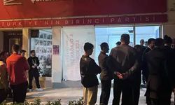Manisa’da saldırı alarmı: CHP binasına zarar verildi
