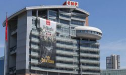 CHP Genel Merkezi’ne 1 Mayıs afişi!