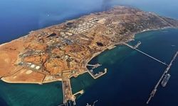 İran petrolünün kalbi Hark Adası'nda patlamalar meydana geldi
