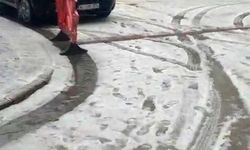 İstanbul'u dolu vurdu! Her yer bembeyaz oldu