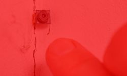 Zonguldak’ta mide bulandıran olay! Duvarı delerek komşusunun banyosuna gizli kamera yerleştirdi