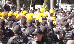 Açlık grevindeki madencilerin yürüyüşüne polis müdahalesi!