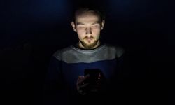 Mavi ışık ve depresyon ilişkisi: Risk artıyor