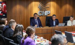 CHP MYK kritik gündemle toplandı: Özgür Özel başkanlık etti