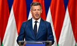 Viktor Orbán döneminin sona erdiren Péter Magyar devlet televizyonunun yandaşlığının hesabını kesti