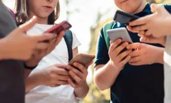 Meclis'ten geçti: Sosyal medyaya yaş sınırı geliyor!