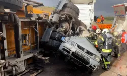 4 araç birbirine girdi: Ölüler ve yaralılar var