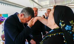 CHP lideri Özgür Özel'den Anneler Günü ziyaretleri!