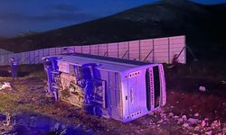 Taraftarları taşıyan yolcu midibüsü devrildi: Çok sayıda yaralı!