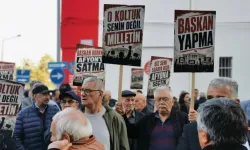 Burcu Köksal'a belediye önünde protesto: Başkan yapma Afyon'u satma!