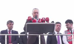 CHP’den belediye önünde eylem: Burcu Köksal bundan sonra halkın arasında nasıl dolaşacak?
