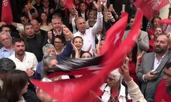 İzmir’de protesto: Tebligatları yırtıp atıyoruz
