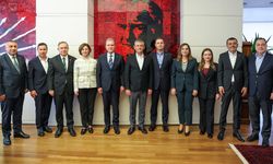 Özgür Özel, CHP'li Büyükşehir Belediye Başkanlarıyla bir araya geldi