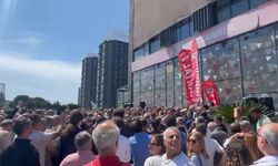 CHP İstanbul İl Başkanlığı'nda bayramlaşma töreni: Özgür Özel'e yoğun destek, 'Cumhurbaşkanı İmamoğlu' sloganları