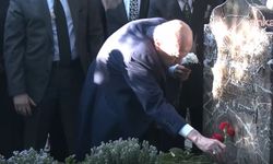 Devlet Bahçeli, Alparslan Türkeş’in mezarını ziyaret etti