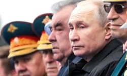 Putin, darbe korkusuyla kendisini saraya kilitledi iddiası