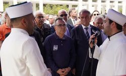 Yasin Çağatay Seçkin babasını son yolculuğuna uğurladı