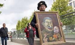 Putin'e muhalif Rus karikatürist Polonya'da vurularak öldürüldü