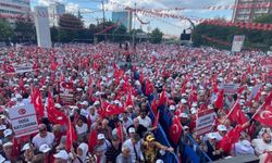 Müsavat Dervişoğlu’ndan Tandoğan’da Sert Mesajlar ve Bayrak Vurgusu