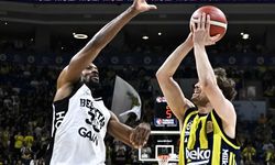 Beşiktaş deplasmanda Fenerbahçe'yi devirdi, final serisinde öne geçti