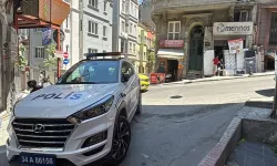 Beyoğlu'nda patlayıcılı saldırı! Kasklı şüpheliler sırra kadem bastı