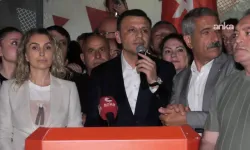 Özgür Çelik'ten CHP İstanbul İl Başkanlığı önünde ihraç kararına tepki