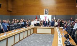 Davutoğlu, 15 Temmuz Mağduru Asker Aileleri Platformu temsilcileriyle görüştü