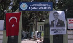 Ferdi Zeyrek'in vefatının birinci yılında mezarı başında dualar edildi