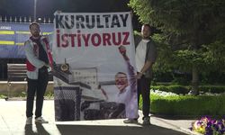 Özgür Özel, Halk TV çıkışında gençler tarafından uğurlandı