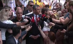 Özgür Özel'den açlık grevindeki öğretmenlere destek ziyareti: Bu öğretmenlerin hakkını verin