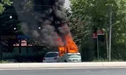 Beylikdüzü'nde elektrikli otomobil alev alev yandı