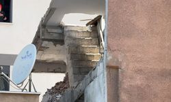 İstanbul korku dolu anlar! Bina kısmi çöktü; 3 işçi duvar altında kaldı