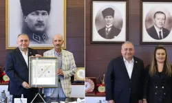 AKP'ye geçen Mesut Özarslan ilk iş Atatürk portresine el attı!