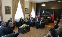 İBB CHP Grubu’ndan Özgür Özel’e destek!