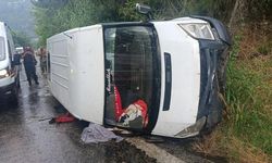 İzmir'de işçi servisi devrildi: Ölü ve yaralılar var