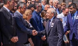 Kemal Kılıçdaroğlu ile Özgür Özel cenaze töreninde bir araya geldi