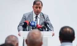 İlçe belediye başkanlarından Cemil Tugay’a rest: İstifa etmek istemiyoruz!