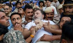 Hindistan'da öğrenci protestoları siyasi krize dönüştü: Muhalefet lideri gözaltına alındı
