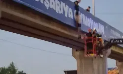 Üst geçitte korkunç manzara! Yarı çıplak halde asılı bulundu