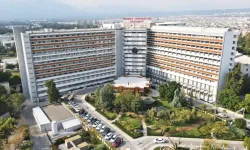 Akdeniz Üniversitesi Hastanesi’nde borsa vurgunu! Ünlü cerrahlar dahil çok kişiyi tokatlayıp Fransa'ya kaçtı