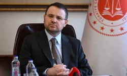 Bakan Gürlek kazandığı tazminatı Kızılay'a bağışladı