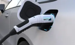 İngiltere'de elektrikli araçlara kilometre başına vergi geliyor