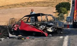 Afyonkarahisar'da feci kaza! Çarpışmanın ardından araç alev aldı: 1 ölü, 2 yaralı..