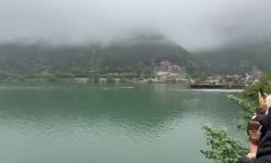 Uzungöl'de göle düşen turisti kurtarmak isteyen 2 kişi boğulma tehlikesi geçirdi, bir kişi kayıp!