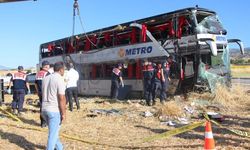 Amasya'da yolcu otobüsü şarampole devrildi! 46 yaralı, 2'sinin durumu ağır
